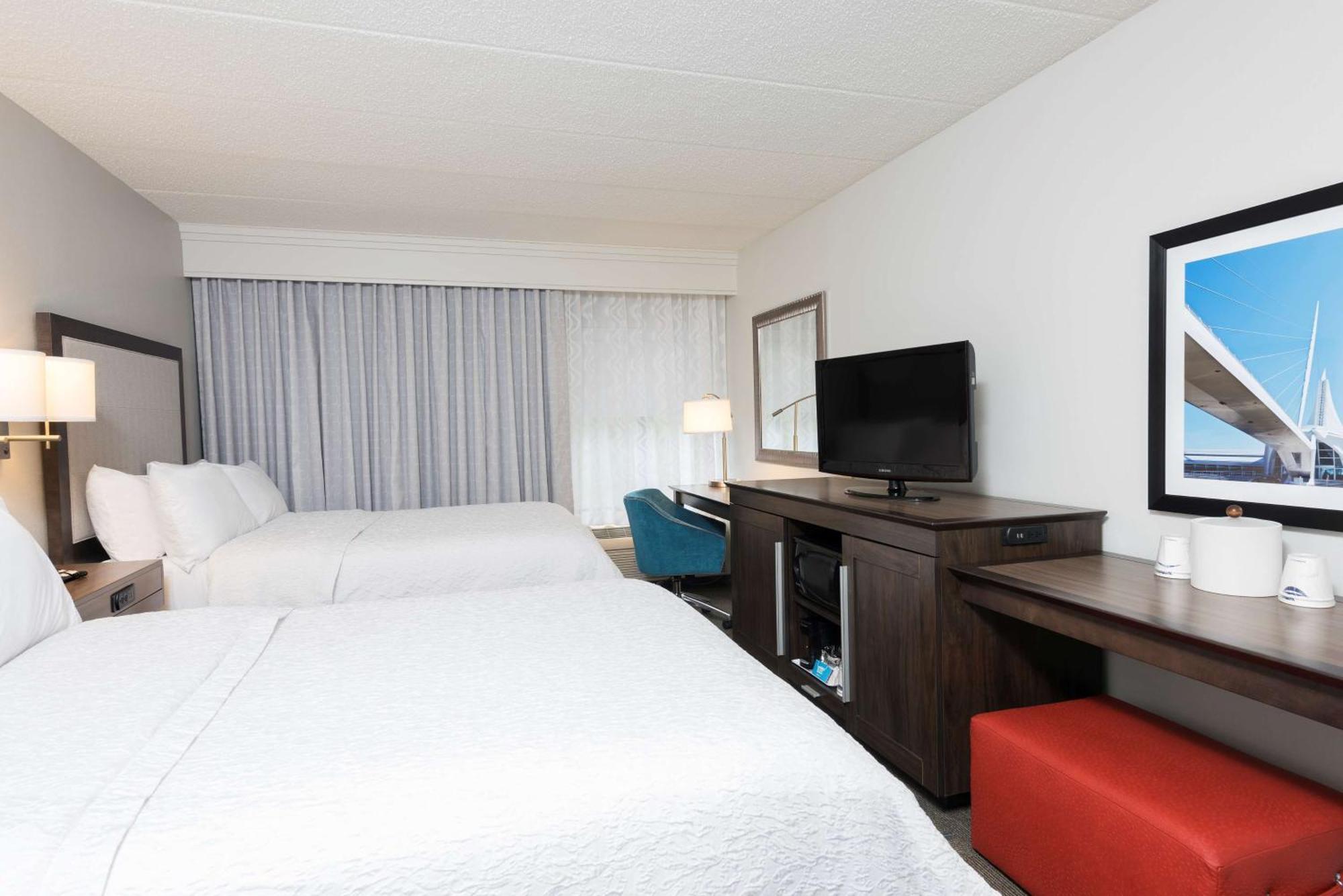 Hampton Inn Milwaukee Northwest Zewnętrze zdjęcie