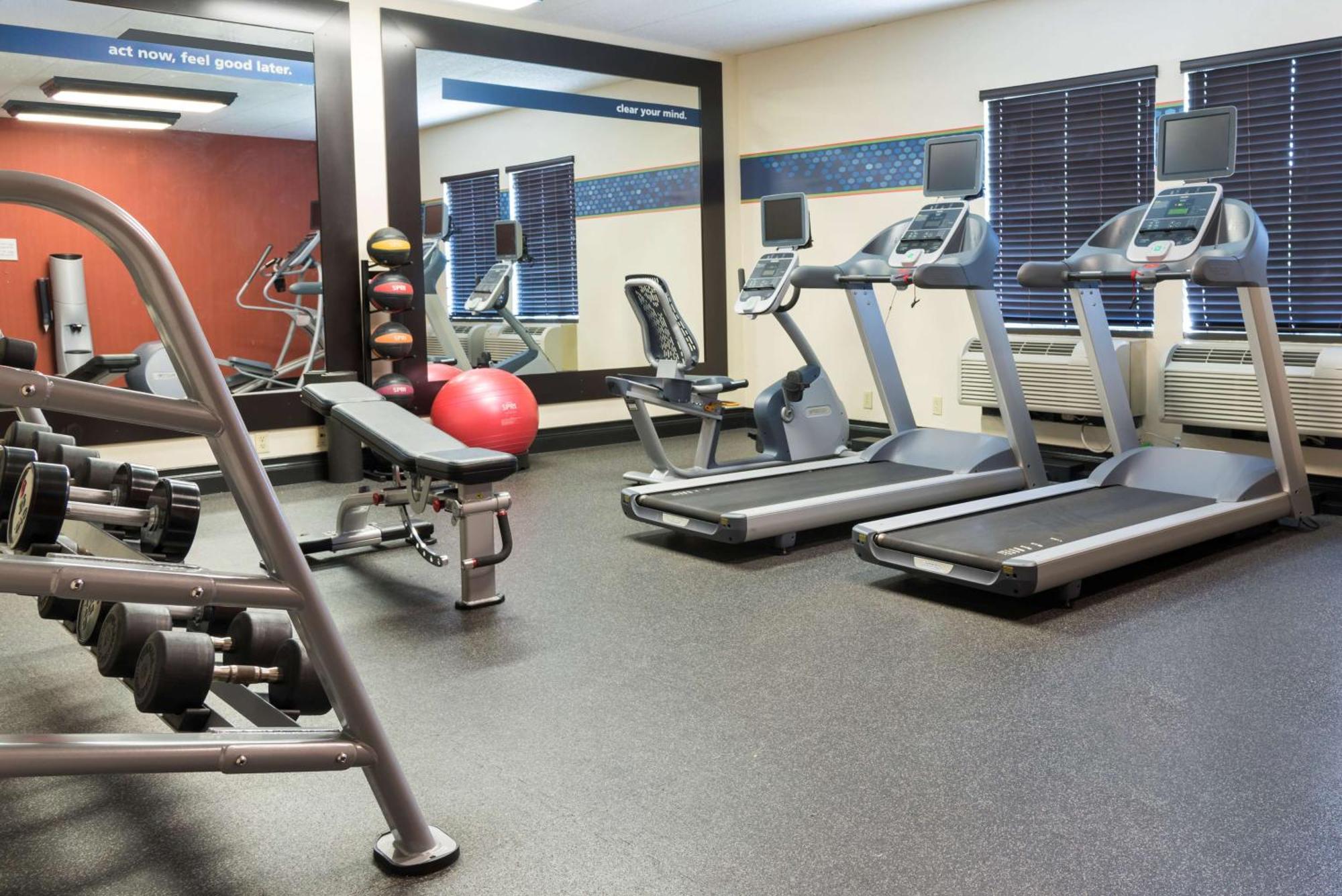 Hampton Inn Milwaukee Northwest Zewnętrze zdjęcie