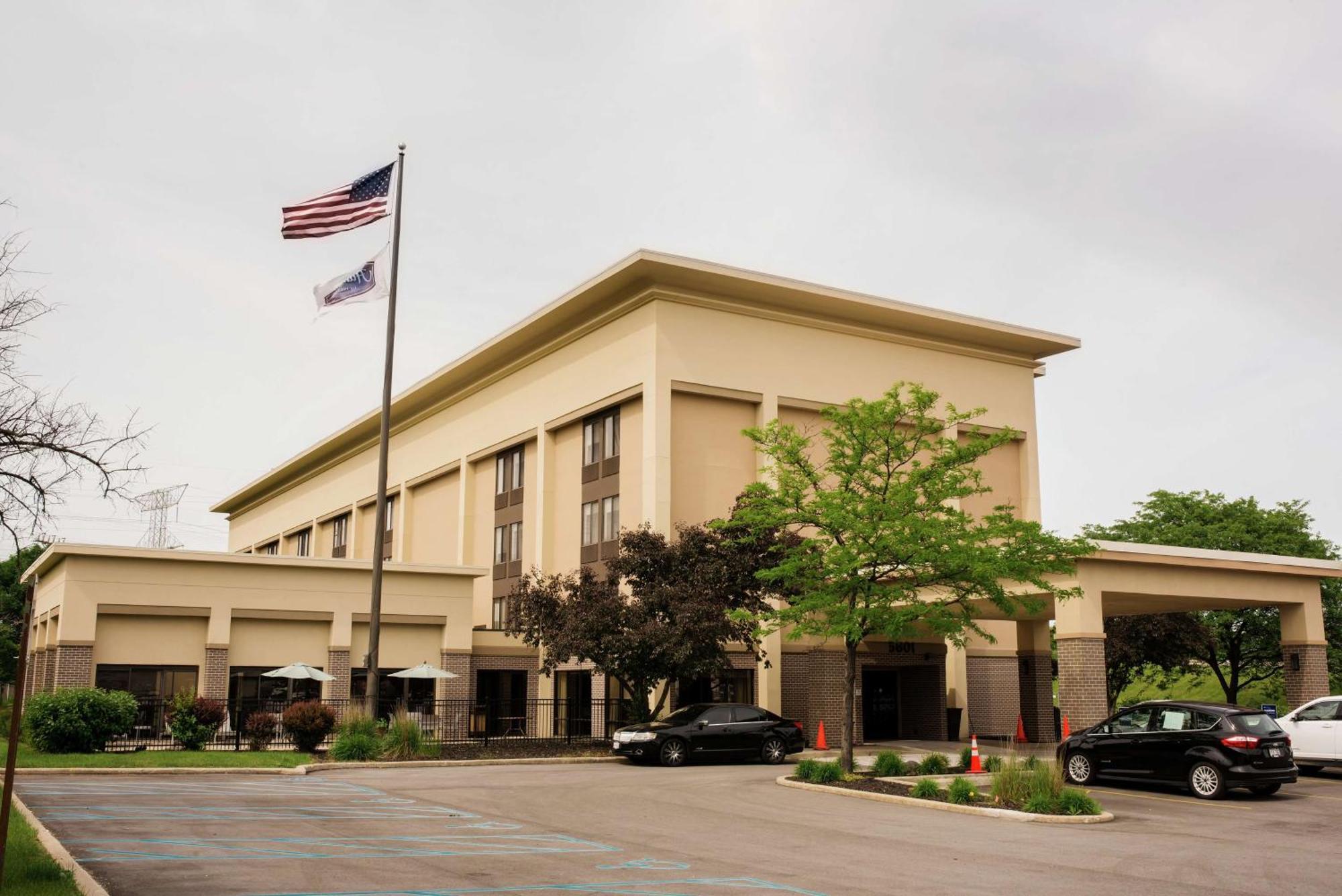 Hampton Inn Milwaukee Northwest Zewnętrze zdjęcie