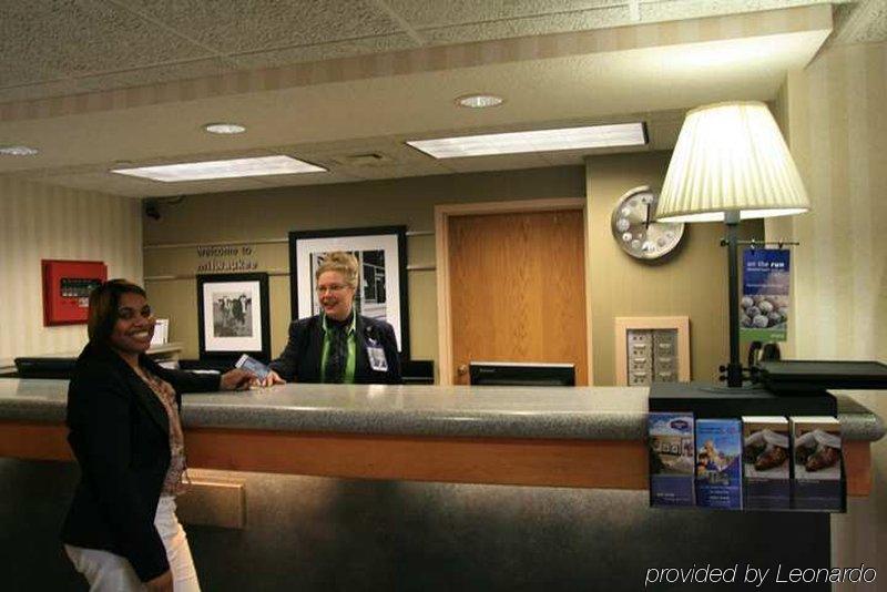 Hampton Inn Milwaukee Northwest Wnętrze zdjęcie