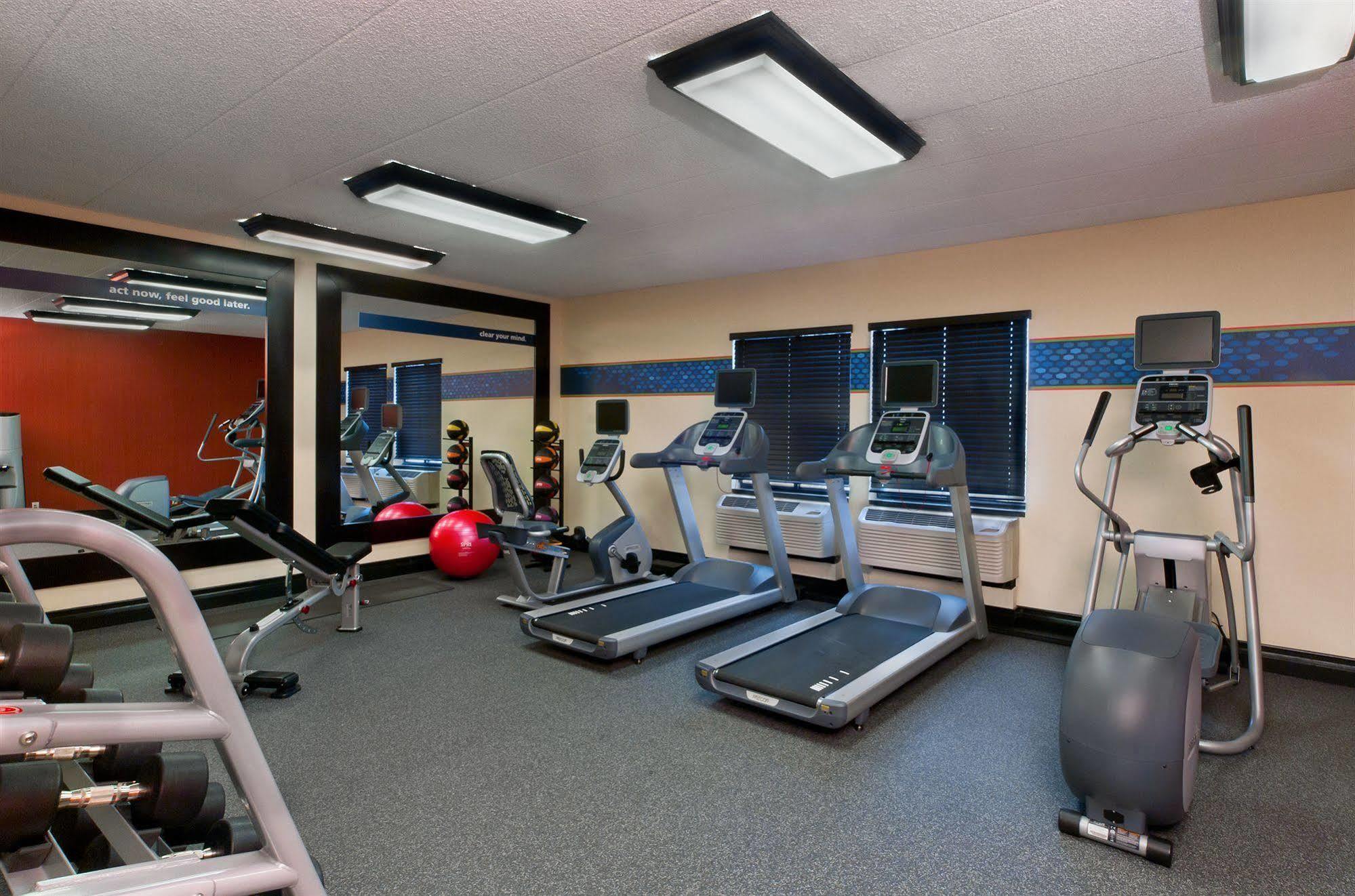 Hampton Inn Milwaukee Northwest Zewnętrze zdjęcie